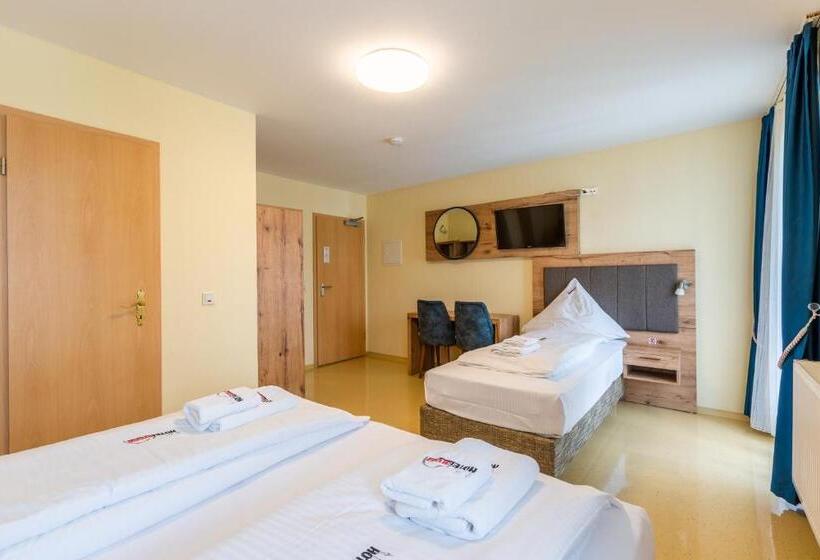 3-Bett-Standardzimmer, Arena