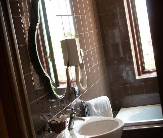 Номер Стандарт Трехместный, Aerhotel Phelipe