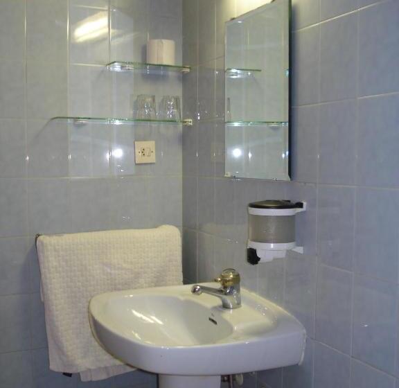 스탠다드 트리플 룸, Hostal Central Zaragoza