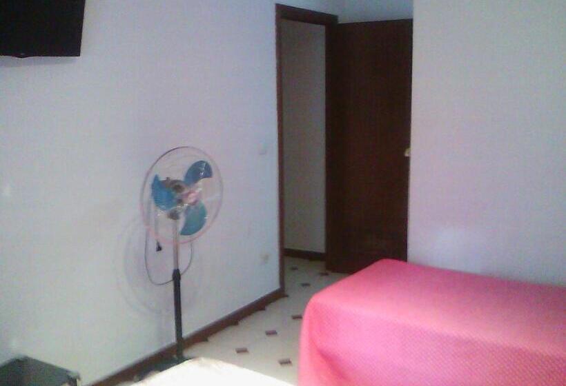 스탠다드 트리플 룸, Hostal Central Zaragoza