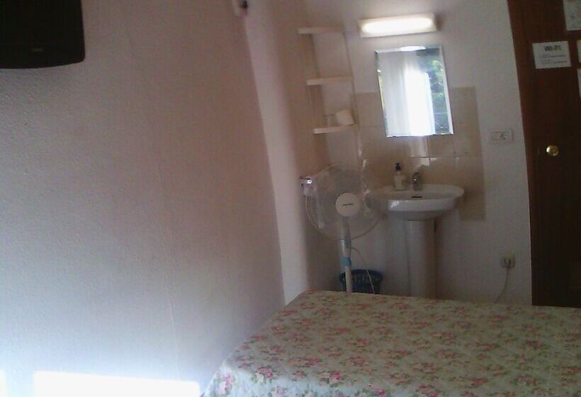 스탠다드 룸 공동 욕실, Hostal Central Zaragoza