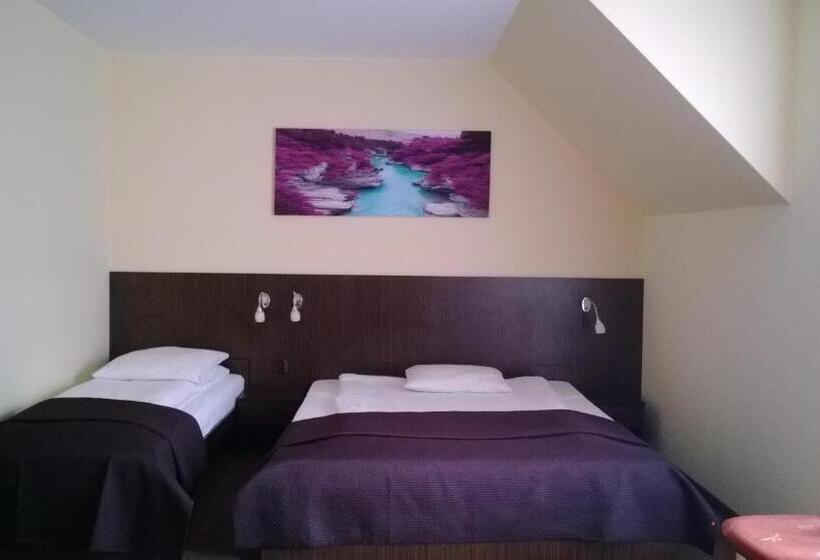 Quarto Triplo Estandar, Yuca