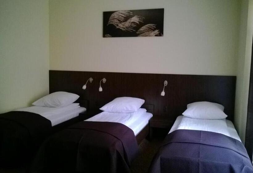 Quarto Triplo Estandar, Yuca