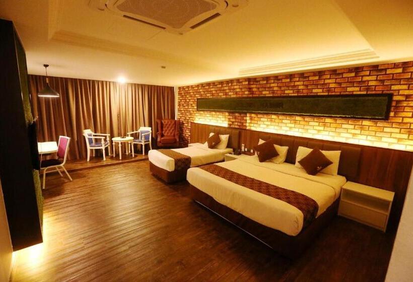 Family Suite, Golden Nasmir