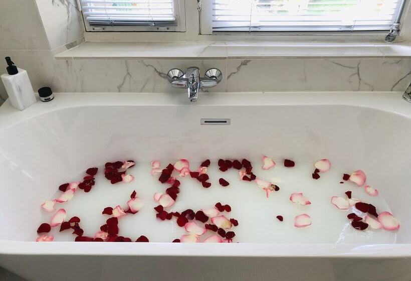 Люкс Вид на Сад, Villa Castel Chambres D Hôtes B&b