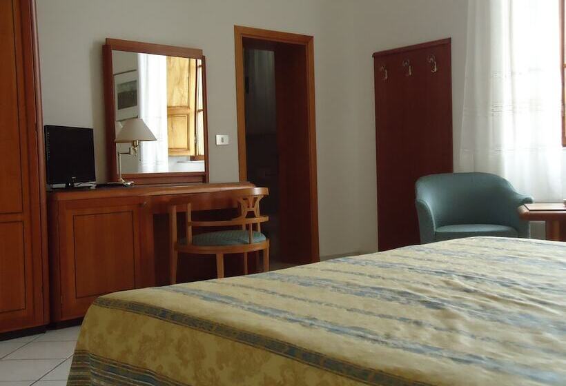 Номер Стандарт Трехместный, Albergo Roma