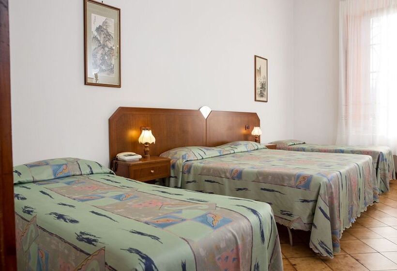 Четырехместный Номер Стандарт, Albergo Roma