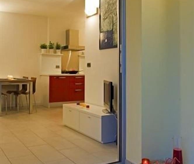 Люкс Сеньор, Residence Hotel Hungaria