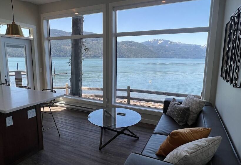 오두막, The Lodge On Harrison Lake