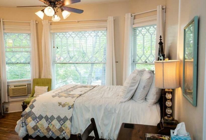 Полулюкс Повышенной Комфортности, The Charleston Inn Hendersonville Nc