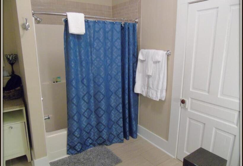 Стандартный Номер Кровать Кинг, The Charleston Inn Hendersonville Nc