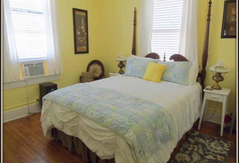 Номер Стандарт, The Charleston Inn Hendersonville Nc