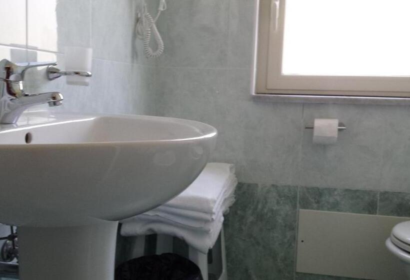 اتاق استاندارد چهار تخته, B&b Capo Sant'alessio