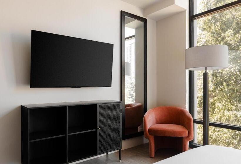 Standart Oda, Sonder At Pivot