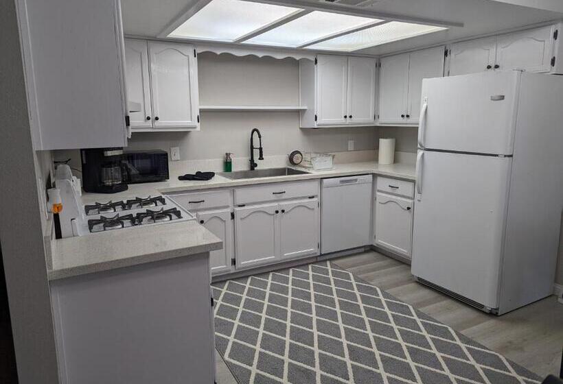 Apartamento 2 Dormitórios, Casa Mesa Villas