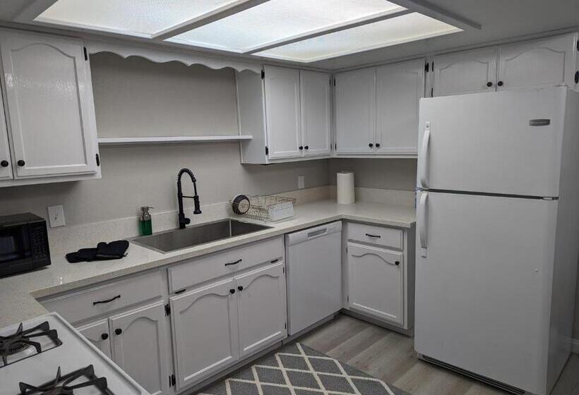 Apartamento 2 Dormitórios, Casa Mesa Villas