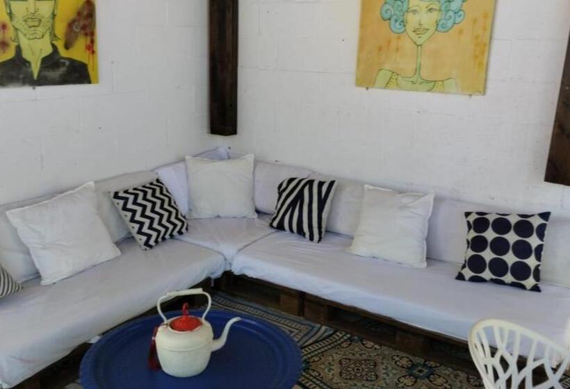 디럭스 스튜디오, Art Villa Claudia