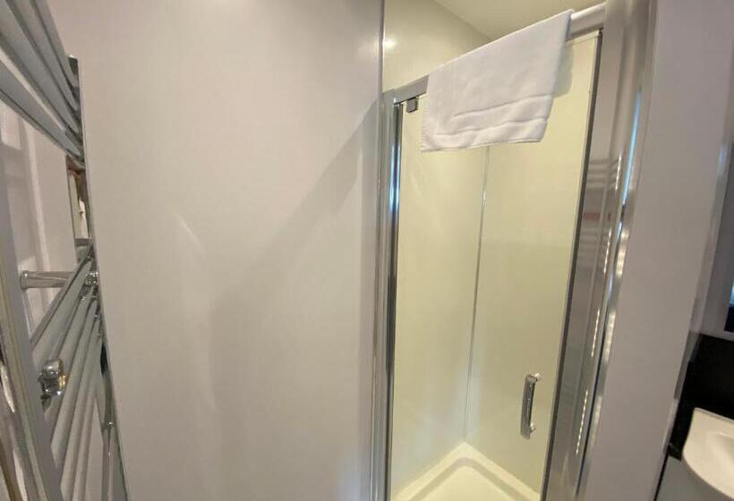 Номер Стандарт Трехместный, Waterfront Lodge   Accommodation Only