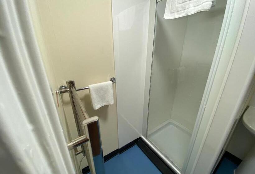 Номер Стандарт Трехместный, Waterfront Lodge   Accommodation Only