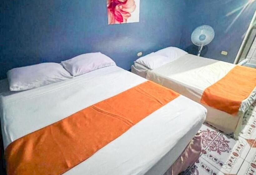 Четырехместный Номер Стандарт, Hostal Tortuga Viajera