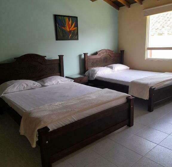 Четырехместный Номер Стандарт, Hostal Heliconias