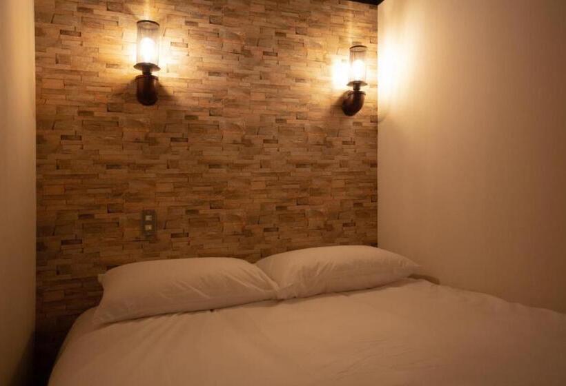 اتاق اکونومی, The Rooms Inn