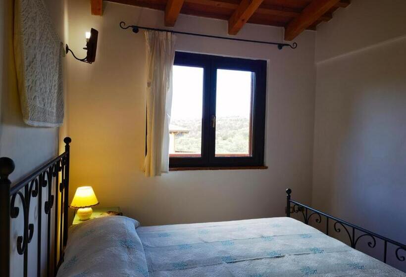 Номер Стандарт с Балконом, La Corte Degli Ulivi   Albergo Rurale