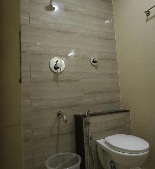 行政三人间, Sigma Suites