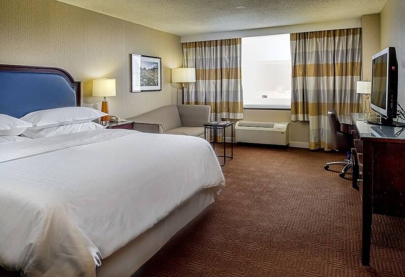 Номер Deluxe, Sheraton Westport Plaza