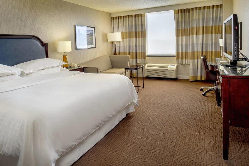 Номер Deluxe Кровать Кинг, Sheraton Westport Plaza