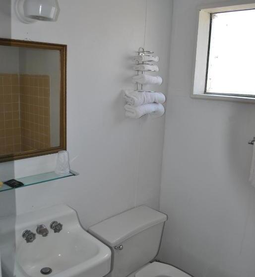 Номер Стандарт, Travel Inn Motel Michigan City