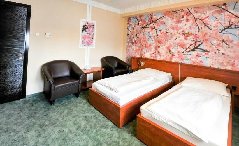 Номер Стандарт, Europa Hotel és étterem