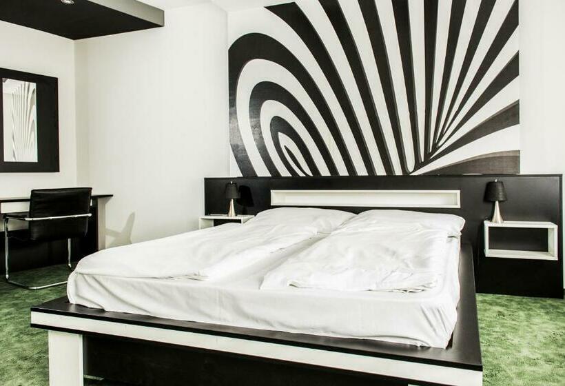 Номер Стандарт, Europa Hotel és étterem