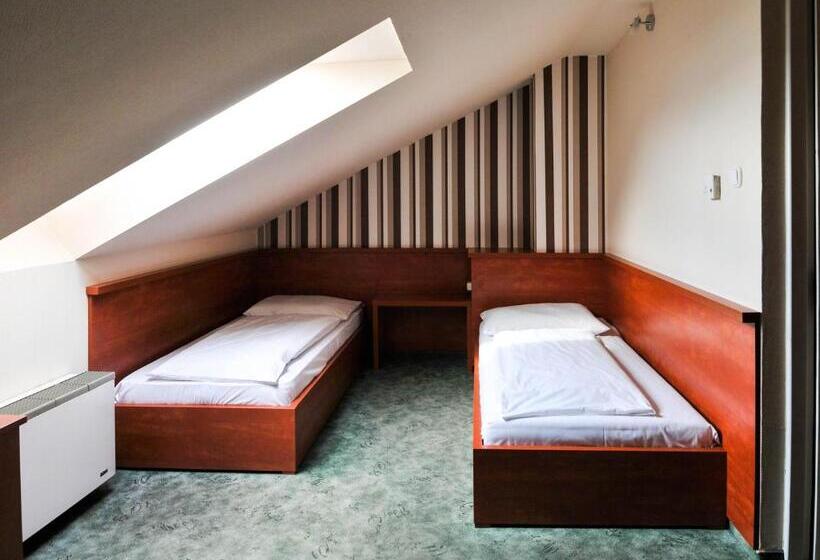 Номер Economy, Europa Hotel és étterem