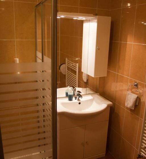 Номер Стандарт, Hét Vezér Apartman