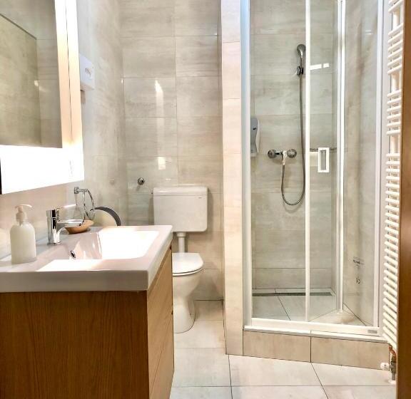 Номер Стандарт, Hét Vezér Apartman