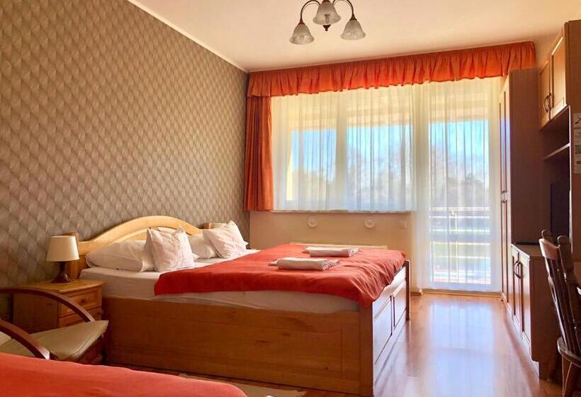Номер Стандарт Трехместный, Hét Vezér Apartman