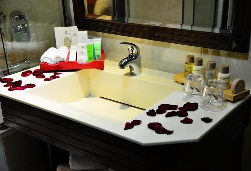 سوییت اجرایی, Golden Lili Resort & Spa
