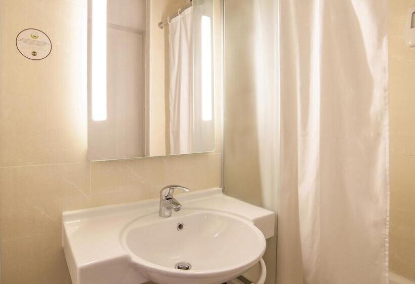 Четырехместный Номер Стандарт, B&b Hotel Paris Malakoff Parc Des Expositions