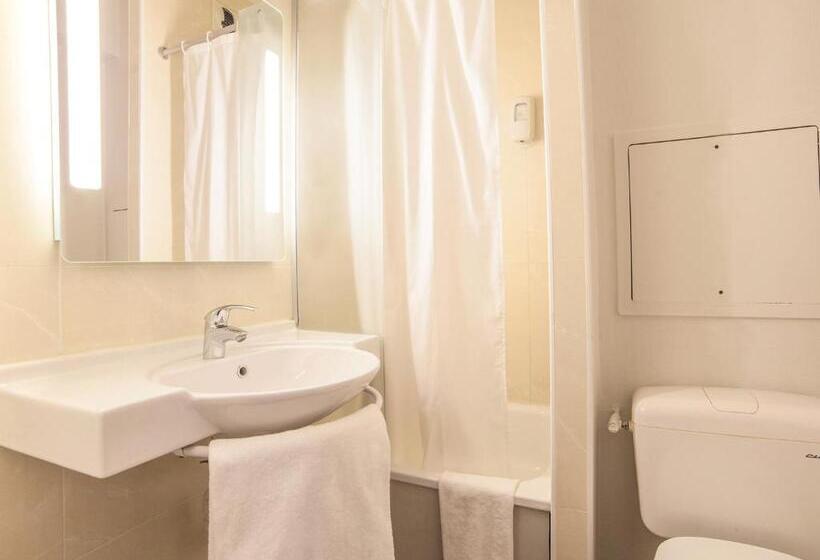 Четырехместный Номер Стандарт, B&b Hotel Paris Malakoff Parc Des Expositions