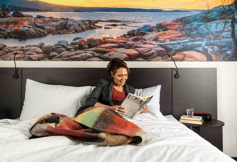 디럭스 룸 킹사이즈 침대, Novotel Devonport