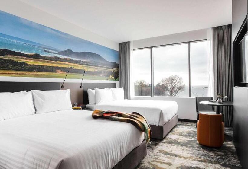 수피리어 룸 퀸 침대, Novotel Devonport
