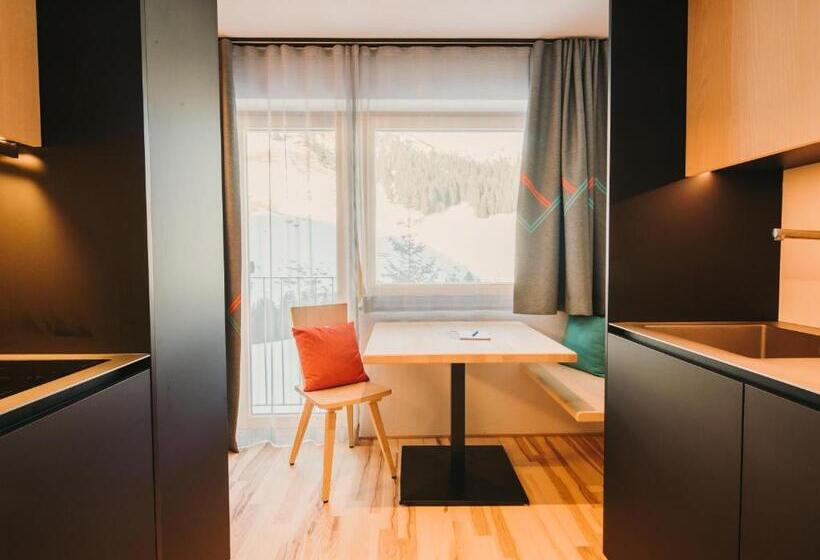 استودیو استاندارد با چشم‌انداز, Alpin   Studios & Suites