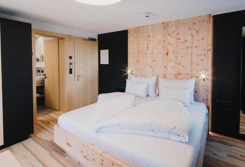 استودیو استاندارد با بالکن, Alpin   Studios & Suites