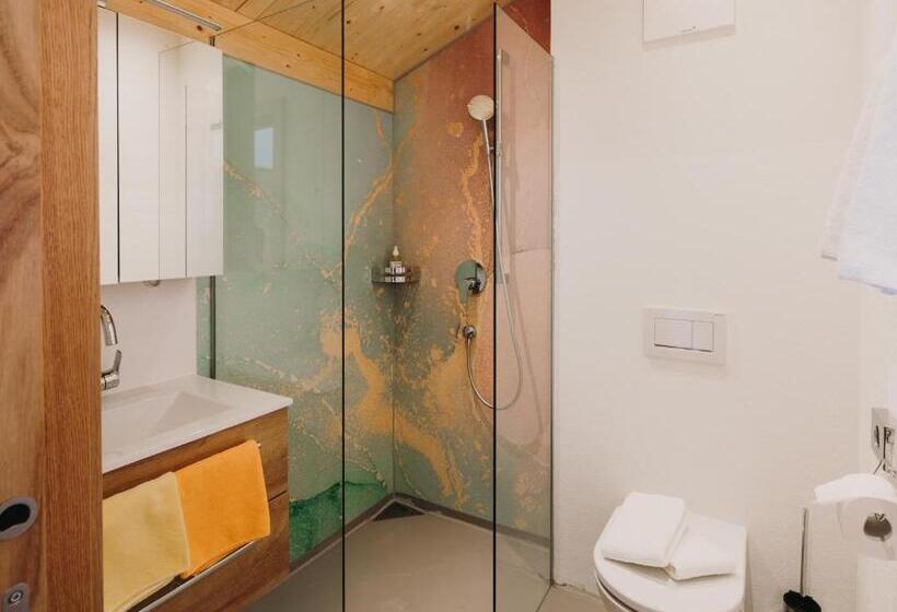 سوییت خانوادگی, Alpin   Studios & Suites