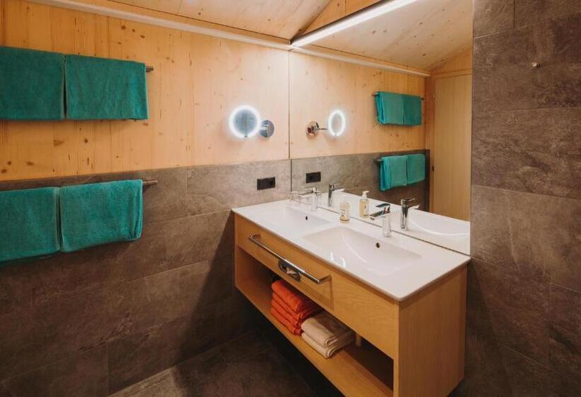 سوییت سوپریور, Alpin   Studios & Suites