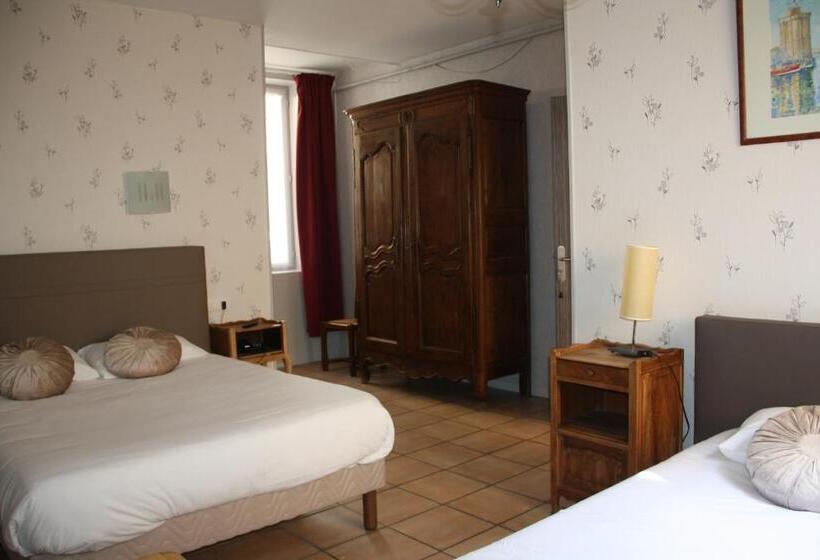 Номер Стандарт, Hôtel République