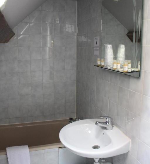 Семейный Номер, Hôtel République