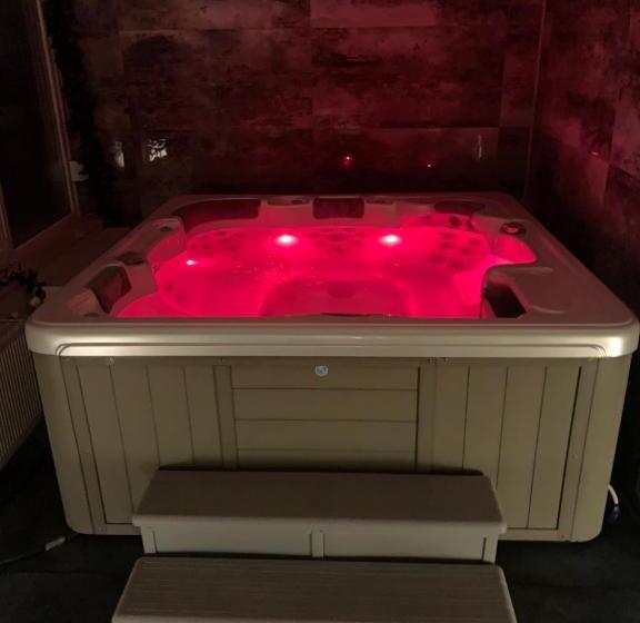 Семейный Номер, Várfal Wellness Panzió
