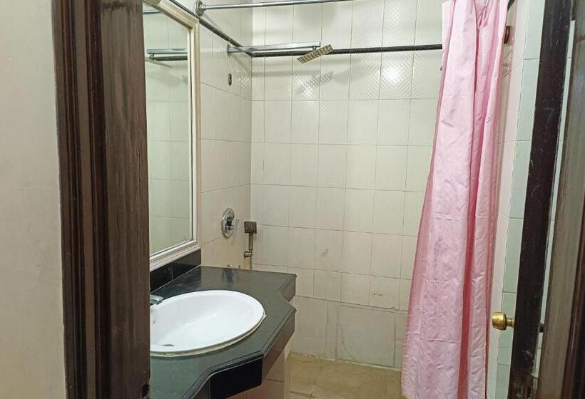 Четырехместный Номер Стандарт, Spot Inn